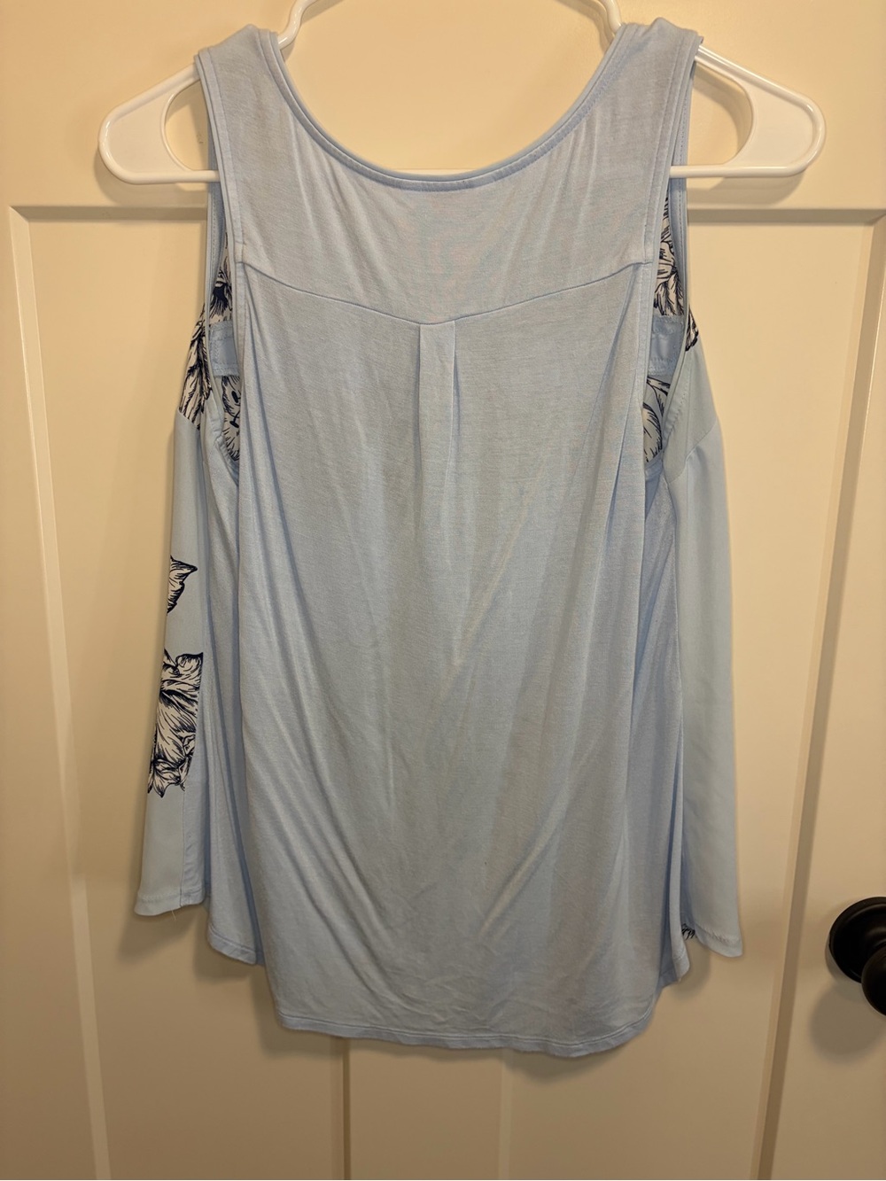 Candies Light Blue Floral Zip-Front Sleeveless Top - Picture 4 of 4